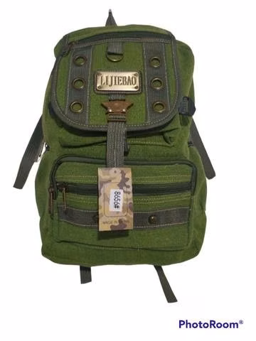 Mochila estilo militar verde ,con bolsillos