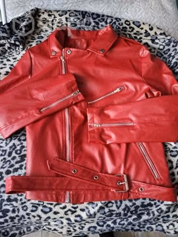 Chaqueta cuerina roja