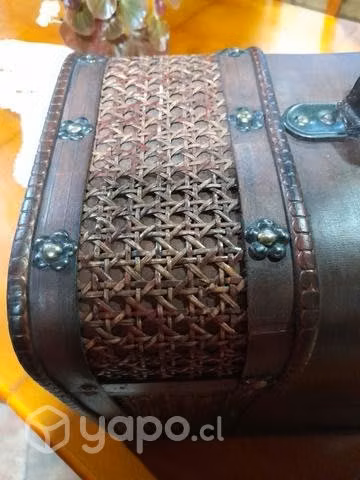 Hermoso baúl madera ,cuero,mimbre - Imagen 2