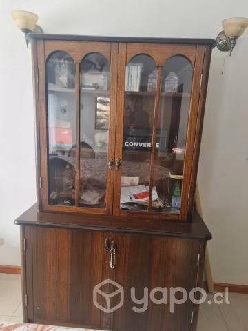Vitrina, de madera en buen estado