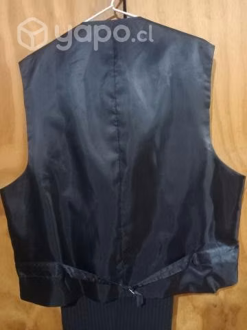 Terno negro con franjas celestes talla 52