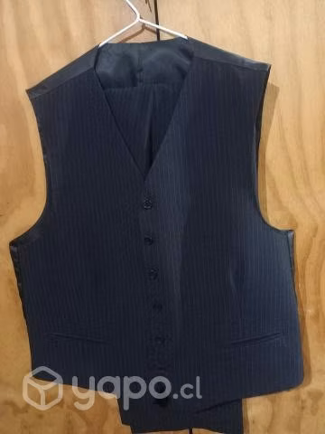Terno negro con franjas celestes talla 52