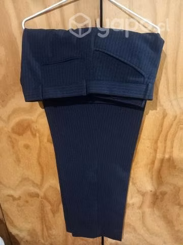 Terno negro con franjas celestes talla 52