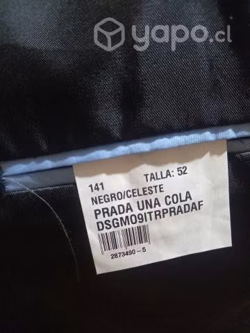 Terno negro con franjas celestes talla 52