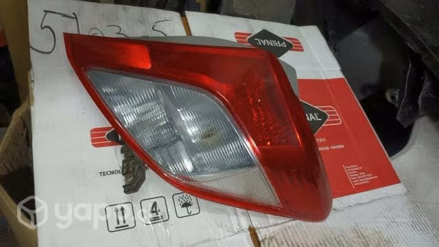 Foco derecho Toyota yaris sport 2012-2014 original