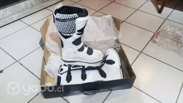 Botas enduro, marca Fly, modelo Maverik