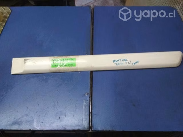 Moldura central pta tras izq Mitsubishi Montero