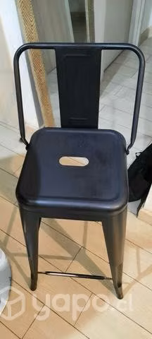 2 Taburete con Mesa de Bar redonda