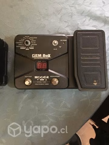 Amplificador Freeman y Pedal Multiefecto Moeer