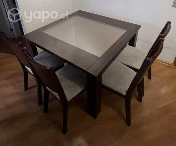 Comedor con 4 sillas