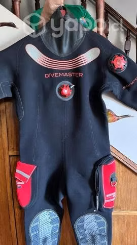 Traje seco y chaleco compensador para buceo