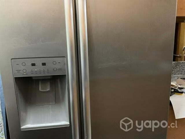 Refrigerador Daewoo 2 puertas, con hielos y agua