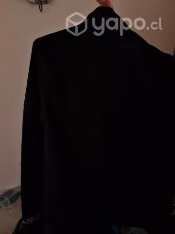 Chaqueta negra manga larga