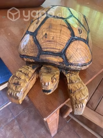 escultura de madera tortuga