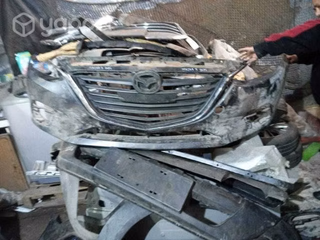 Mazda 3 2015 parachoque delantero y mascara