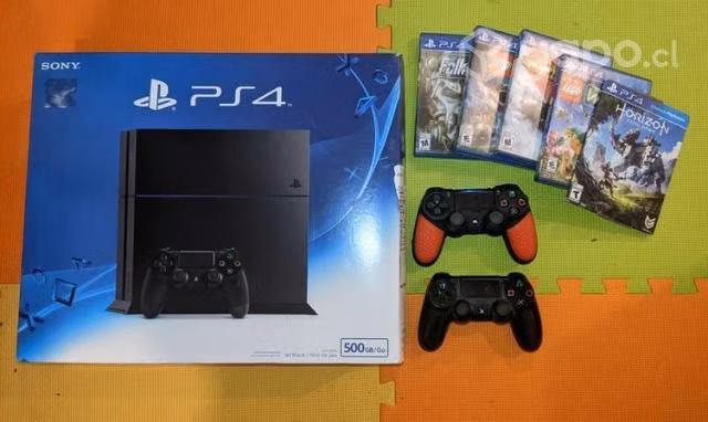 PS4 + 5 juegos + dos mandos