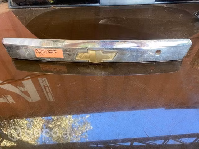 Moldura patente portalon Chevrolet Captiva 2011