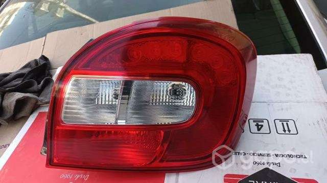 Foco derecho Suzuki baleno gls original impecable - Imagen 2