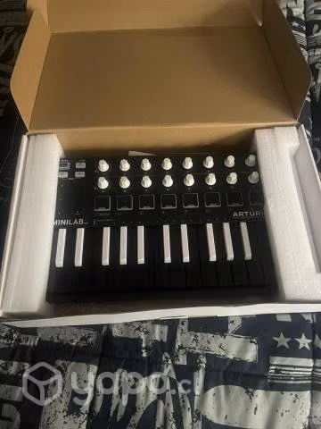 Arturia Minilab Mk2 Deepblack Controlador Midi