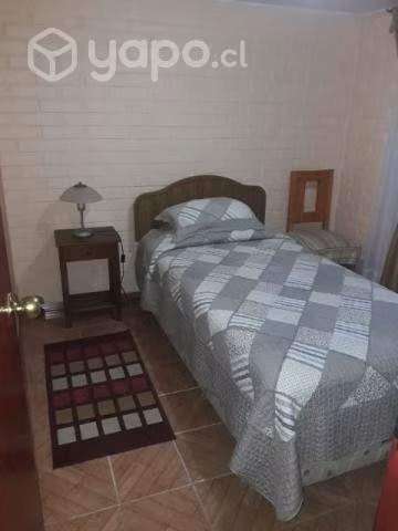 Pieza con baño exclusivo y estacionamient