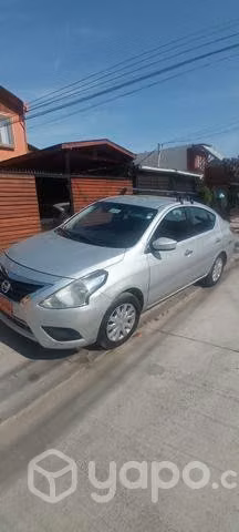 Taxi ejecutivo Nissan 2016 versa a gas