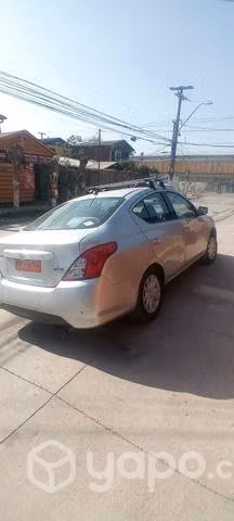 Taxi ejecutivo Nissan 2016 versa a gas