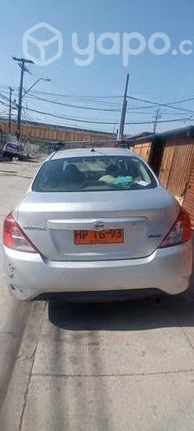 Taxi ejecutivo Nissan 2016 versa a gas