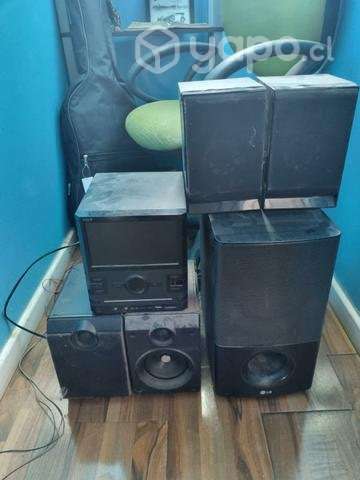 Radio con parlantes y subwofer - Imagen 2