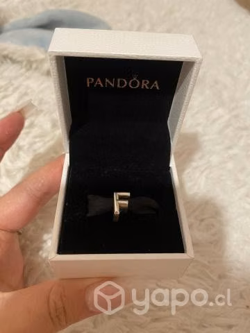 Charm letra F Pandora