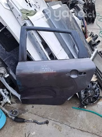 Puerta trasera izquierda suzuki baleno 2019.2022