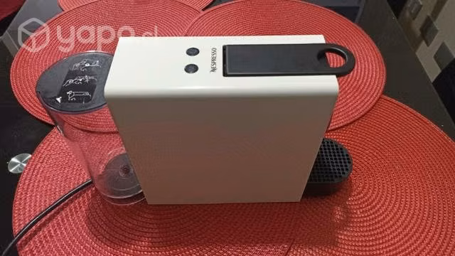 Cafetera Nespresso Essenza mini