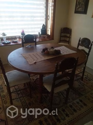 Comedor madera con seis sillas de madera