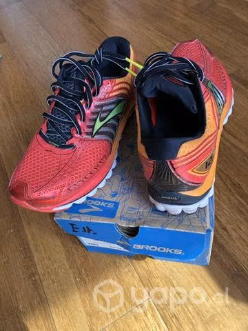 Zapatilla running brooks nuevas