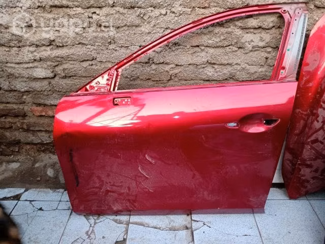 Mazda 3 2022 puerta delantera izquierda