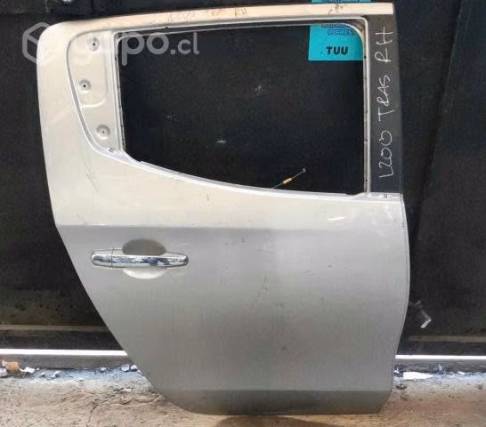 Puerta trasera derecha mitsubishi l200