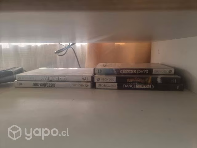 Xbox 360 con juegos en la foto