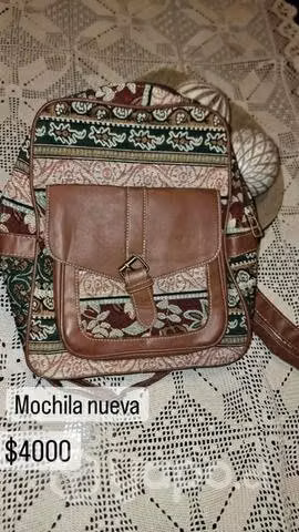 Mochilas y bananos casi nuevos
