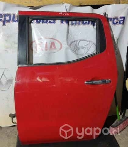Puerta trasera izquierda Nissan Np300 sin vidrio