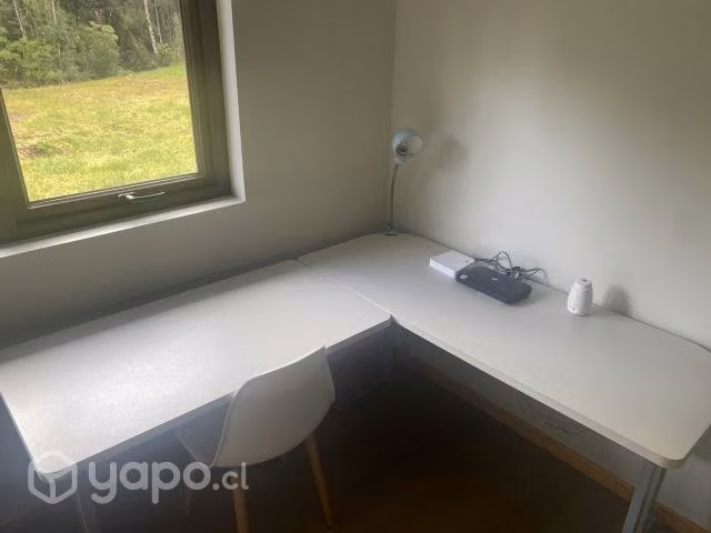 Escritorio blanco