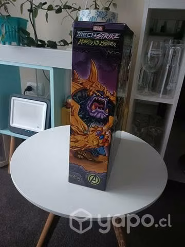 Avengers Ms. Monster Hunters Punch Thanos Sellado