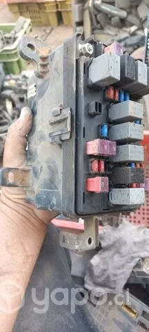 Caja fusibles exterior chevrolet aveo - Imagen 3