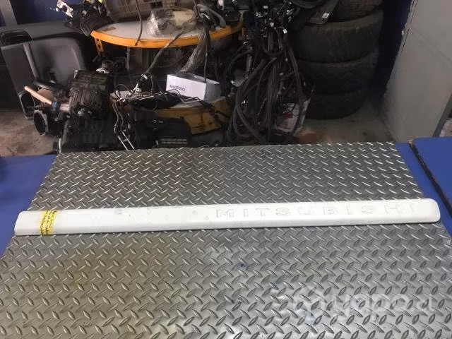 Moldura central pta del der Mitsubishi Montero Spo