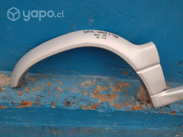 Moldura del izq Suzuki grand Vitara 2000-2005