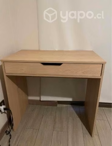 Escritorio y silla de oficina