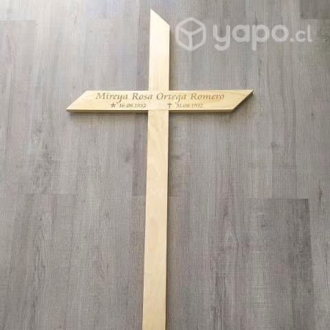 Cruz de pino grabada 130x60 cm