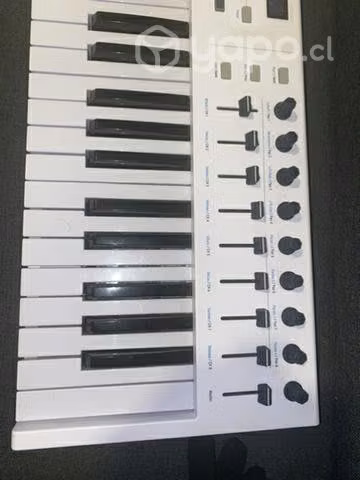 Teclado MIDI Arturia Keylab49 conversable - Imagen 4