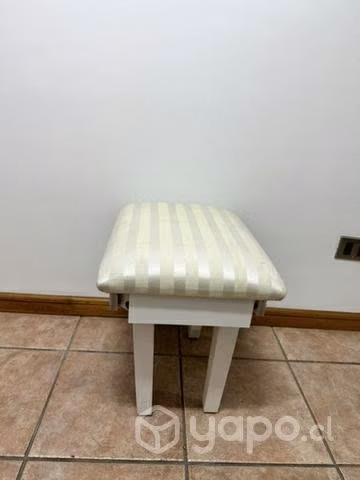 Banco de pies o bajada de cama