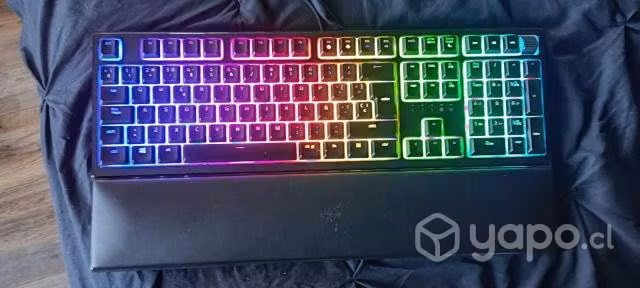Teclado Gamer Razer Ornata v2 casi nuevo poco uso