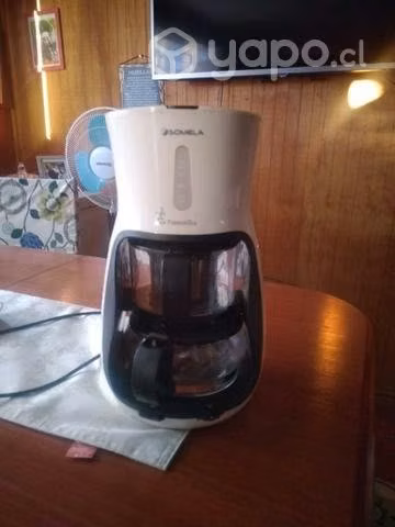 una tetera eléctrica Nueva por espacio