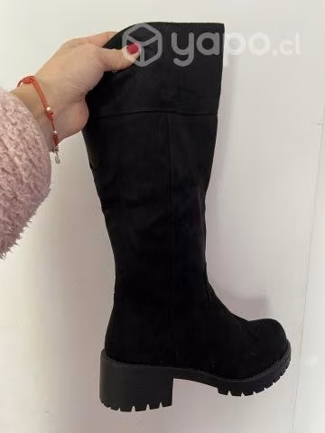 Bota negra marca xti